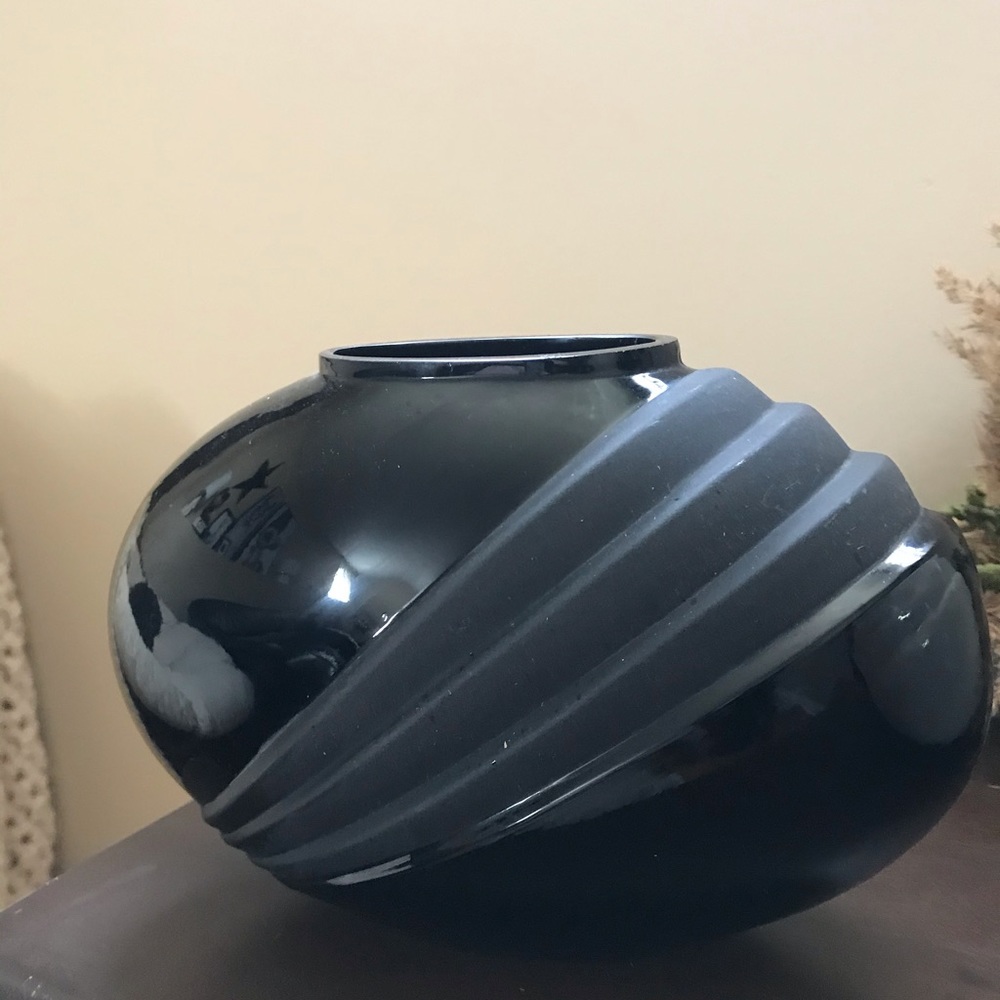 Vases - Picture 3 of 5
